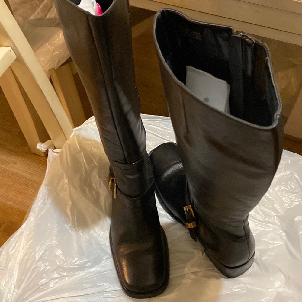 Nice leather boots are in good shape